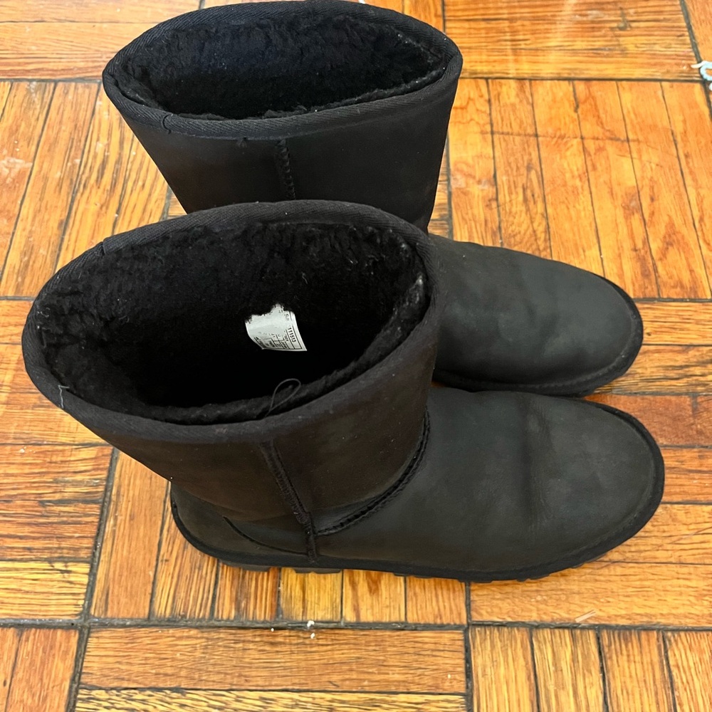 Water resistant Ugg bootie.